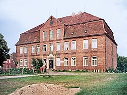Schloss Plüschow [de] в Упале