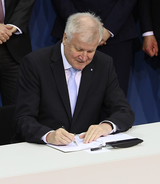 File:2018-03-12 Unterzeichnung des Koalitionsvertrages der 19. Wahlperiode des Bundestages by Sandro Halank–038.jpg