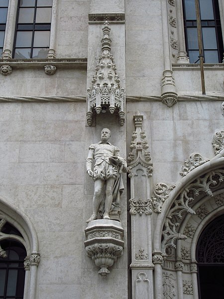 Statue of the Portuguese Poet Luís de Camões at the entrance of the Real Gabinete Português de Leitura in Rio de Janeiro.