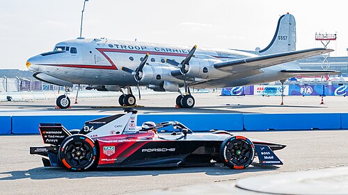 Motorsports, ABB FIA Formula E World Championship, Berlin E-Prix 2023: Pascal Wehrlein (GER, TAG Heuer Porsche Formula E Team) is racing in front of a historical troop carrier