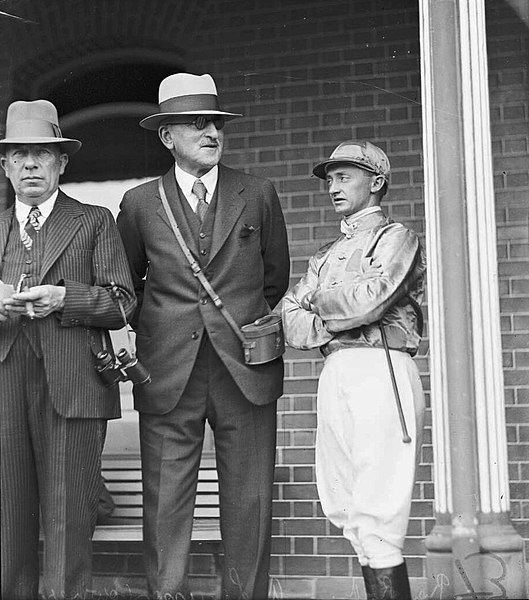 File:Alan Louisson owner of racehorse Nightmarch with jockey Roy Reed, New South Wales, 10 October 1932.jpg