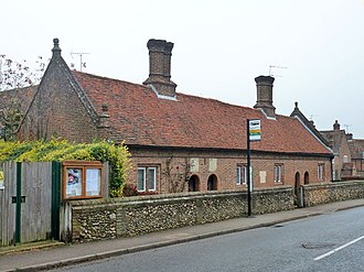 Saunders Almshouses Almshouses, Flamstead (geograph 4249719).jpg