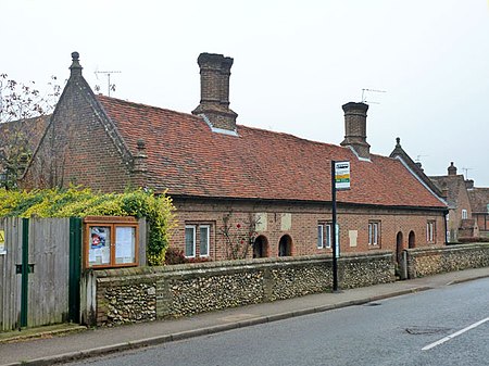 Almshouses, Flamstead (geograph 4249719)