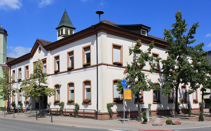 File:Altlussheim Rathaus 20100719.jpg