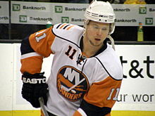 Fotografía de Andy Hilbert con la camiseta de los Islanders