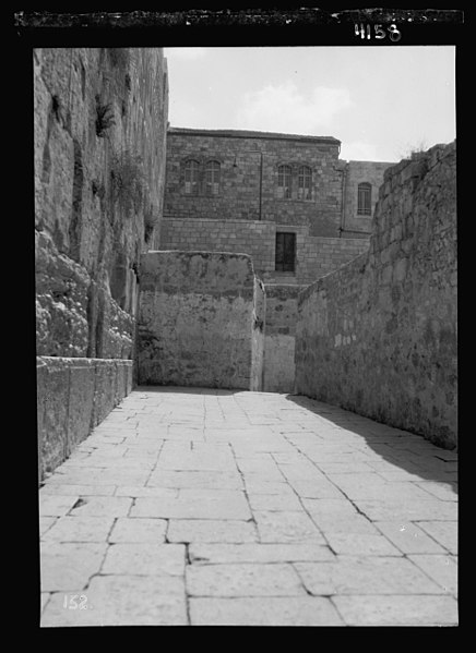 File:Arab protest delegations, demonstrations and strikes against British policy in Palestine (subsequent to the foregoing disturbances (1929 riots)). Western wall of the Temple showing new LOC matpc.15744.jpg