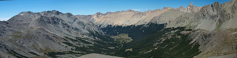 File:Argentina - Bariloche trekking 107 - sweeping valley (6797988591).jpg
