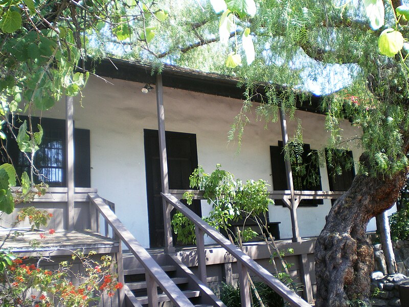 File:Avila Adobe, Olvera Street, Los Angeles.JPG