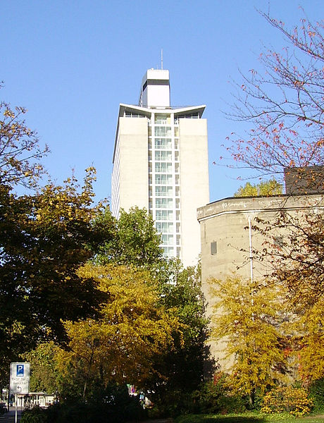 File:BASF Friedrich-Engelhorn-Hochhaus West.jpg