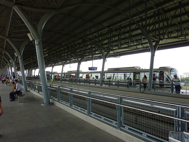 File:Bangkok Hua Mak Station.jpg