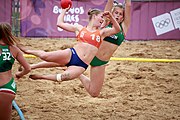 Deutsch: Beachhandball bei den Olympischen Jugendspielen 2018; Tag 6, 12. Oktober 2018; Mädchen, Hauptrundenspiel – Ungarn-Niederlande 2:1 English: Beach handball at the 2018 Summer Youth Olympics at 12 October 2018 – Girls Main Round – Hungary-Netherlands 2:1