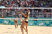 Deutsch: Beachvolleyball bei den Olympischen Jugendspielen 2018; Tag 11, 17. Oktober 2018; Jungen, Spiel um Platz 3 – USA (Devon Newberry/Lindsey Sparks)-Norwegen (Emilie Olimstad/Frida Berntsen) 1:2 (21–1/13–21/9–15) English: Beach volleyball at the 2018 Summer Youth Olympics at 17 October 2018 – Bronze Medal Match – USA (Devon Newberry/Lindsey Sparks)-Norway (Emilie Olimstad/Frida Berntsen) 1:2 (21–1/13–21/9–15)