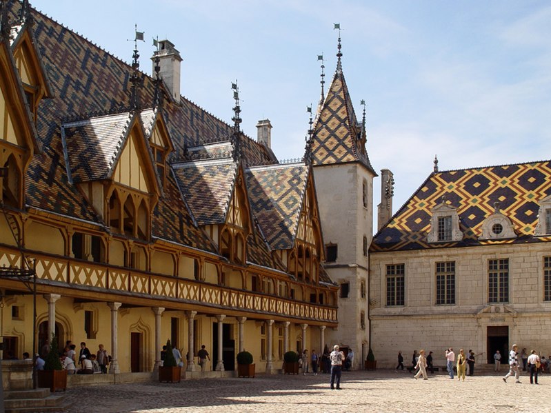 File:Beaune, Hotel-Dieu - panoramio - Frans-Banja Mulder.jpg