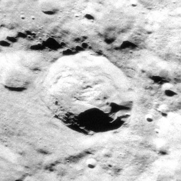 Oblique view from Apollo 17, facing east Bjerknes crater AS17-M-3184.jpg
