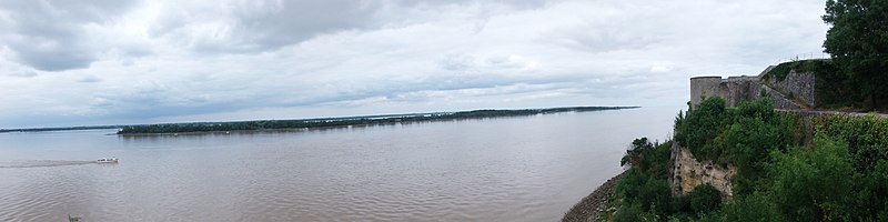 File:Blaye citadelle fortifications sur la Gironde - 2016e.jpg