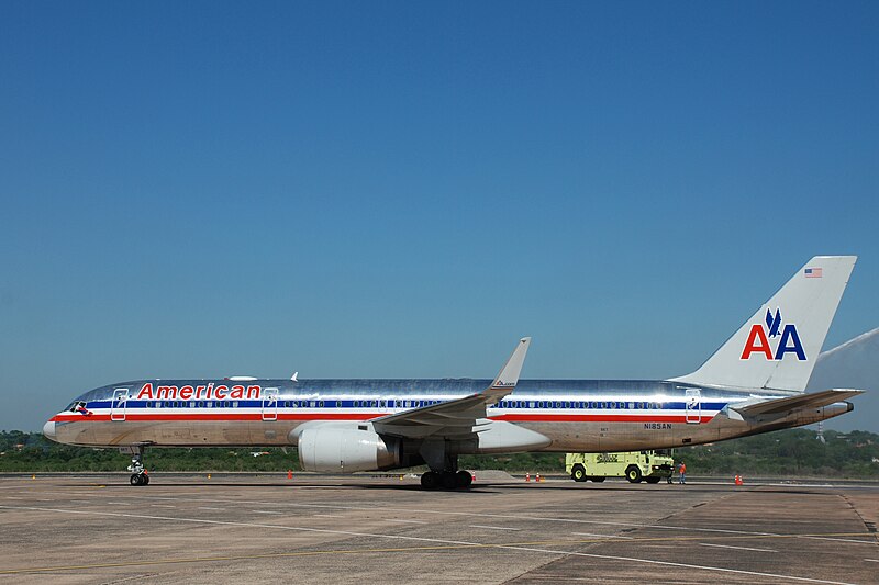 File:Boeing 757-200 (American Airlines) volvió a Paraguay (8199372457).jpg