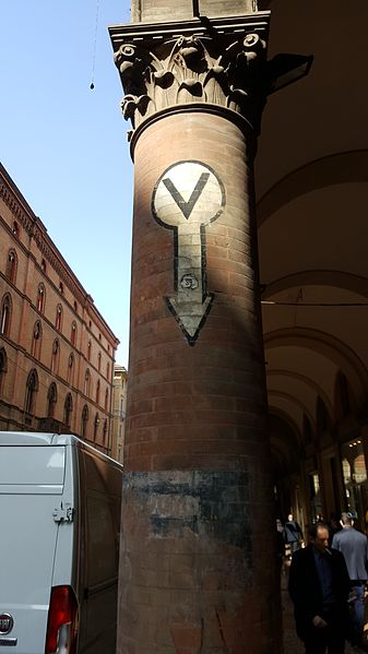 File:Bologna — “V” (segno).jpg