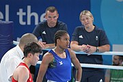 Deutsch: Boxen bei den Olympischen Jugendspielen 2018 Tag 12, 18. Oktober 2018 - Finale Leichtgewicht Mädchen – Junioren-Weltmeisterin und dreifache Juniorinnen-Europameisterin Caroline Sara DuBois (Großbritannien, blau) schlägt Juniorinnen-Asienmeisterin Porntip Buapa (Thailand, rot). English: Boxing at the 2018 Summer Youth Olympics on 18 October 2018 – Girls' lightweight Gold Medal Bout – Caroline Sara DuBois (Grat Britain, blue) wins over Porntip Buapa (Thailand, red). Español: Boxeo en los Juegos Olímpicos Juveniles de Verano de 2018 en 18 de octubre de 2018 - Combate de medalla de oro de peso ligero para niñas - Caroline Sara DuBois (Gran Bretaña, azul ) gana sobre Porntip Buapa (Tailandia, rojo).