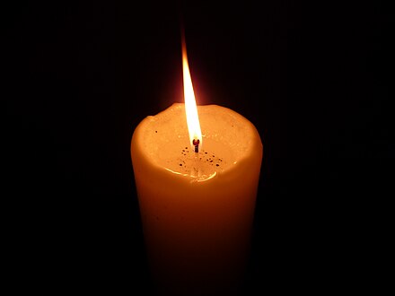 Горящая свеча 22.03 2024. Горящая свеча. Сгоревшая свеча. Горящая церковная свеча. Горящая свеча гиф.