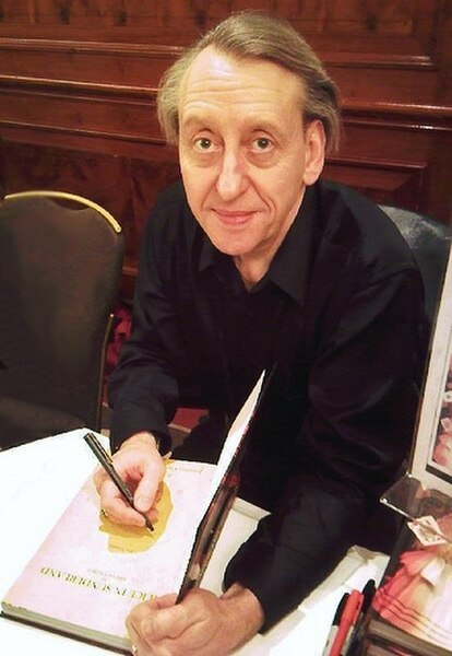 Talbot signing Alice in Sunderland at Eastercon in England, 25 March 2008