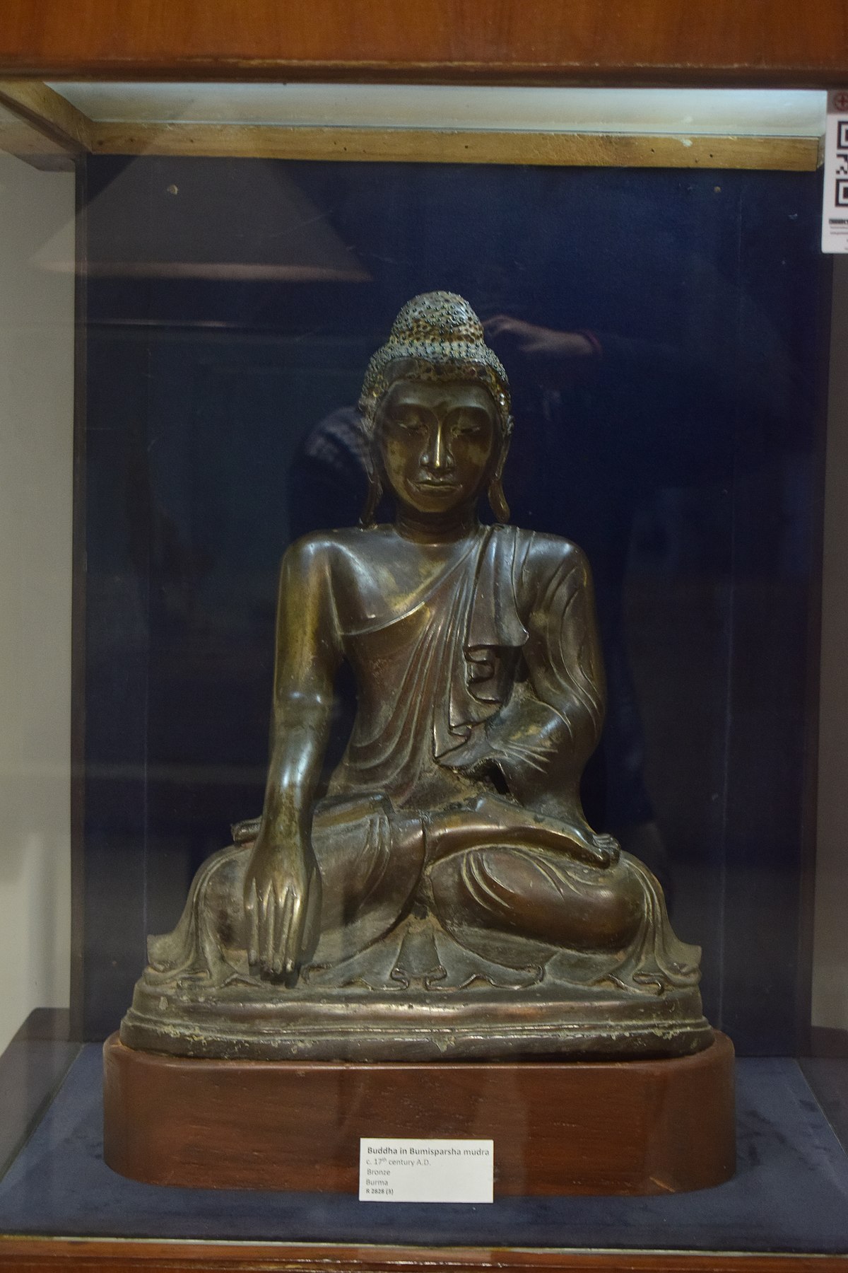 File:Buddha in Bhumisparsha Mudra.jpg - Wikimedia Commons