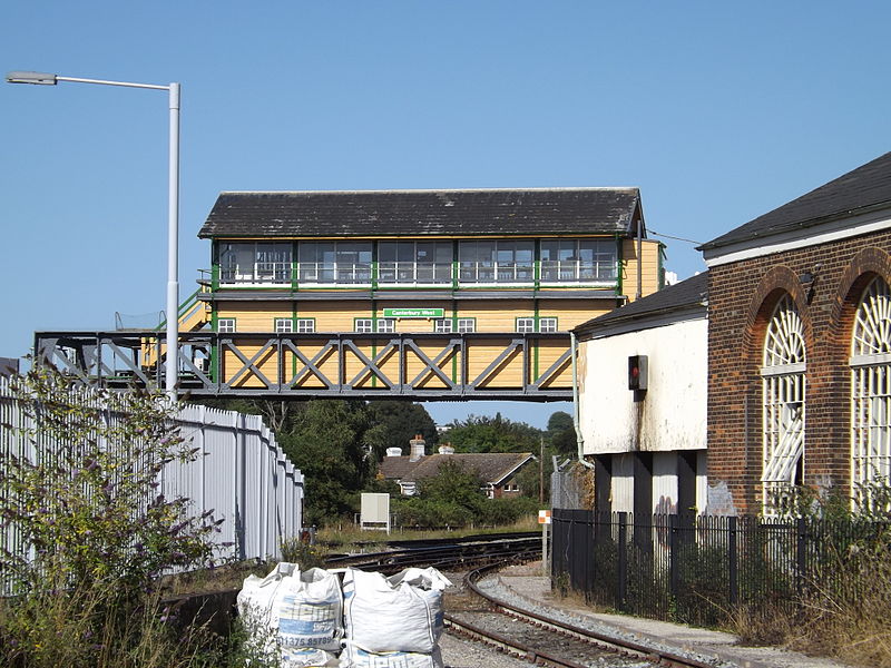 File:Canterbury West railway station EG04, signal box, August 2013.JPG