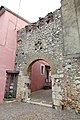 Porta delle mura in Via Borgo