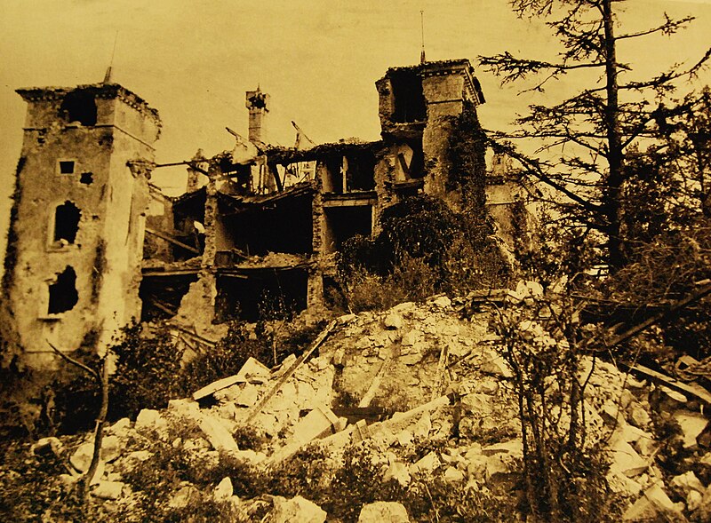 File:Castle of Rubbia, Savogna d'Isonzo, Italy Lot-6941-8 (28722950821).jpg