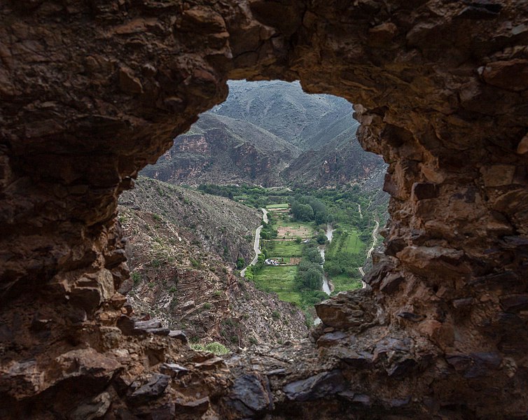 File:Cerro de Bámbola, Huérmeda, España 2012-05-16, DD 01.JPG