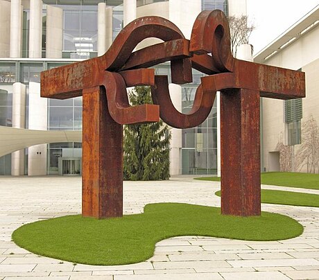 File:Chillida berlin Bundeskanzleramt.jpg