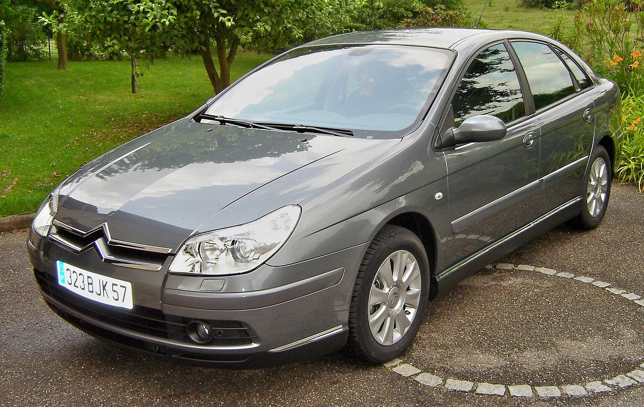 File:Citroën C5 (2004) RT3 radio detail.jpg - Wikimedia Commons