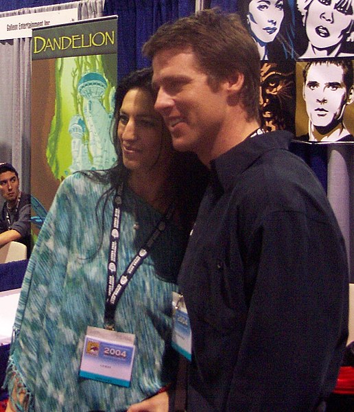 Claudia Black with Ben Browder at the San Diego Comic-Con in 2004