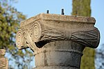 Миниатюра для Файл:Column capitals. Synagogue. Katzrin ancient village. 06.JPG