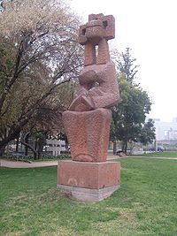Pachamama par Martha Colvin, 1986, Parc de sculptures, Providencia Ave., Santiago du Chili.