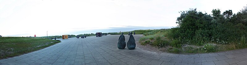 File:Conservation piece Little Haven beach, weebles.jpg