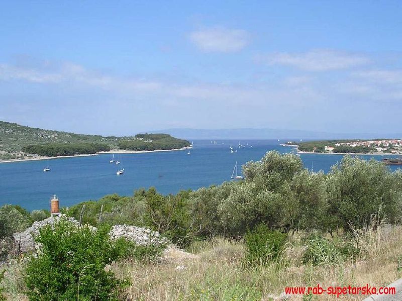 File:Cres Island - sea port - panoramio.jpg