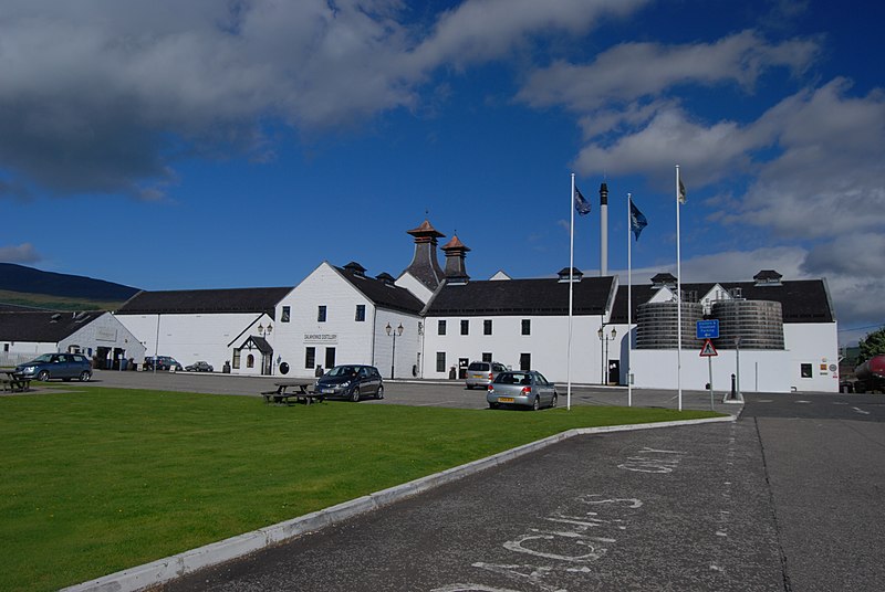 File:Dalwhinne Distillery - panoramio (1).jpg