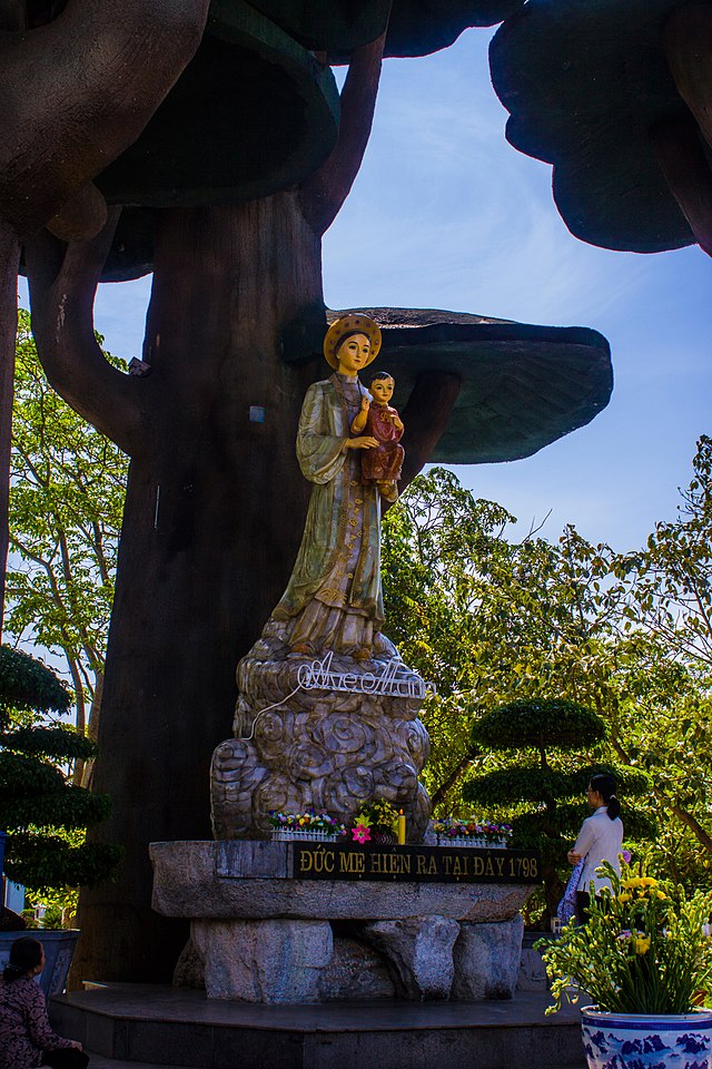 Đức mẹ La Vang - nơi nơi đổ về của các tín đồ Công giáo Việt Nam, mang trong mình một sức hút đặc biệt. Điểm đến tuyệt vời để tìm kiếm sự bình an và hy vọng trong không gian thanh tịnh và linh thiêng. Hãy xem hình ảnh tuyệt đẹp của Đức mẹ La Vang tại đây.