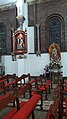 Una de las 15 estaciones del Viacrucis que decoran la catedral y con la imagen de la Virgen de Guadalupe