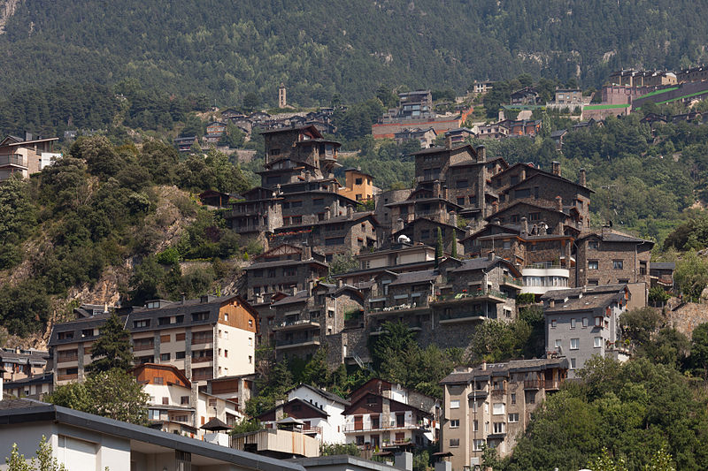 File:Edificios en Escaldes-Engordany. Andorra 94.jpg