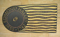 Edmond Halley plaque in Westminster Abbey.jpg