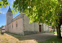 Entrée, côté ouest, de l’Église Saint-Hippolyte de Colombier-en-Brionnais en Saône-et-Loire.