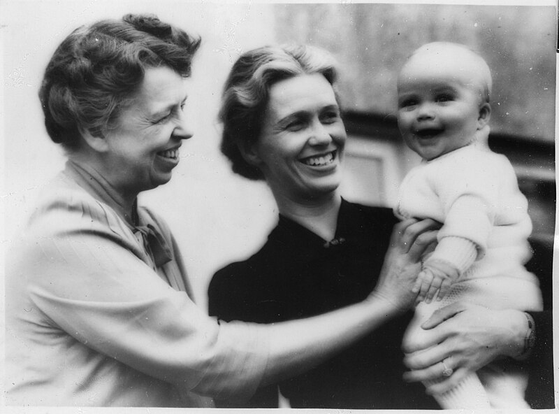 File:Eleanor Roosevelt, Anna Roosevelt, and John Roosevelt Boettiger - NARA - 195584.jpg