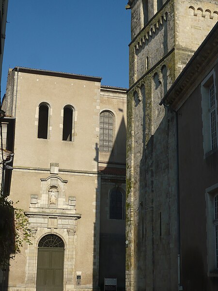 File:Entrée Cathédrale St Benoit.JPG