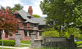 Entrance_Bryn_Mawr.JPG