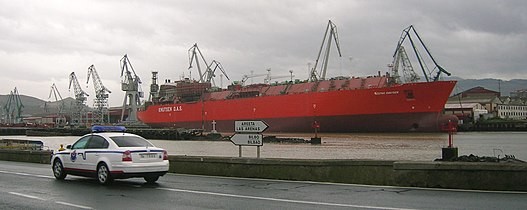 La Naval ontziolan eraikitako "Sestao Knutsen" gasontzia (2007).