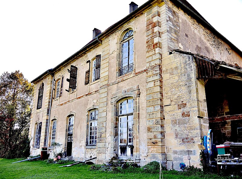 File:Façade est de l'ancienne abbaye de Bithaine.jpg