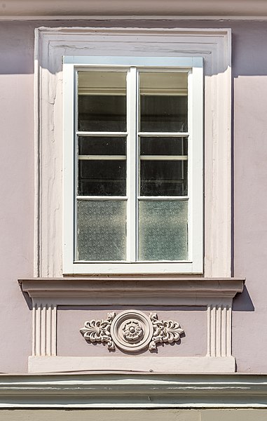 File:Feldkirchen Hauptplatz 1 Ignaz Nacht-Biedermeierhaus Parapetfenster 02082018 6070.jpg