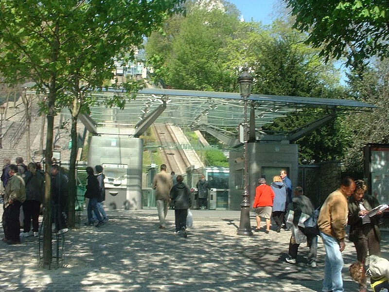 File:Funiculaire de Montmartre - station basse.jpg