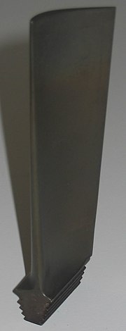 An example of a turbojet turbine blade. The blade of the accident aircraft fractured at its root, shown here at the bottom of this image Gas turbine blade.jpg